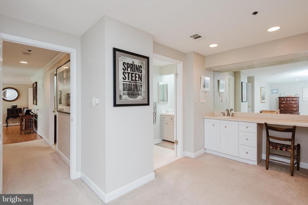 1 SOUTHERLY COURT 601
