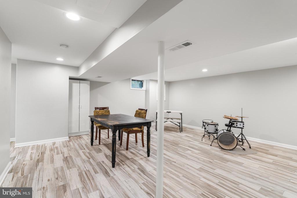 2601 MEADOWLAND COURT