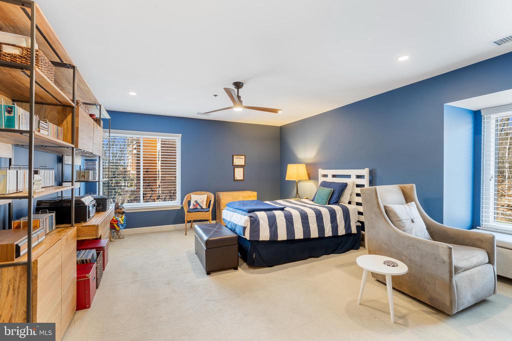 2 SOUTHERLY COURT 302