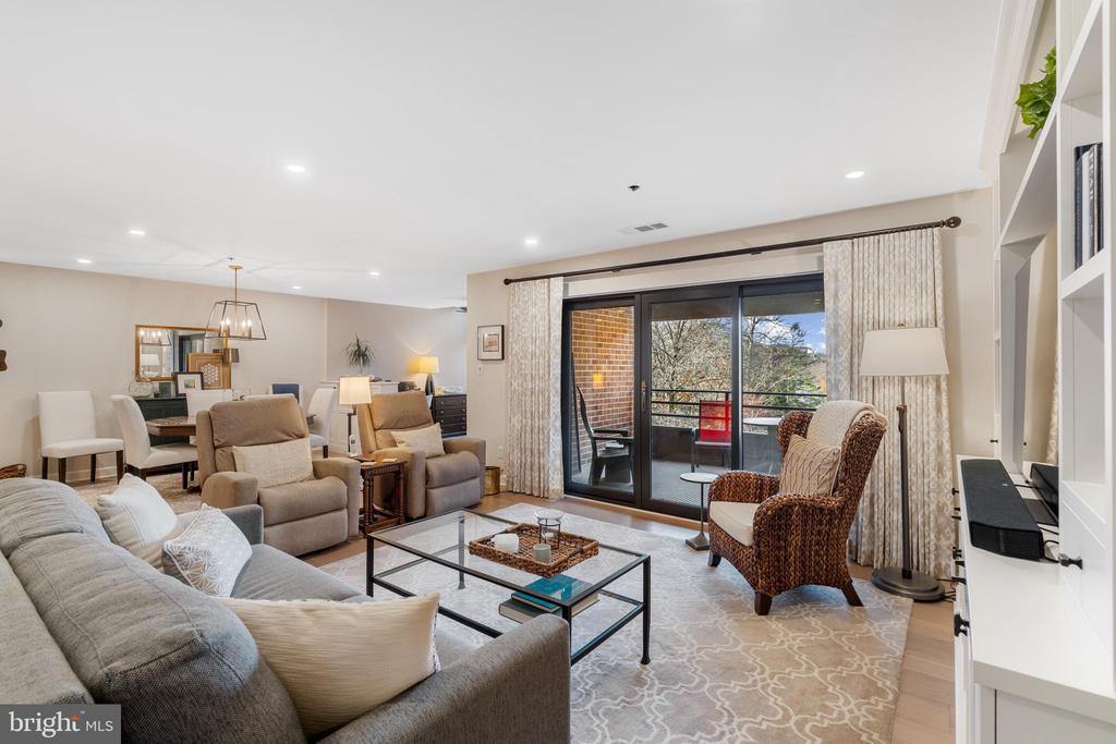 2 SOUTHERLY COURT 302