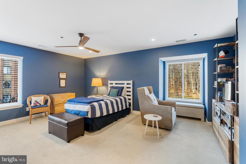 2 SOUTHERLY COURT 302
