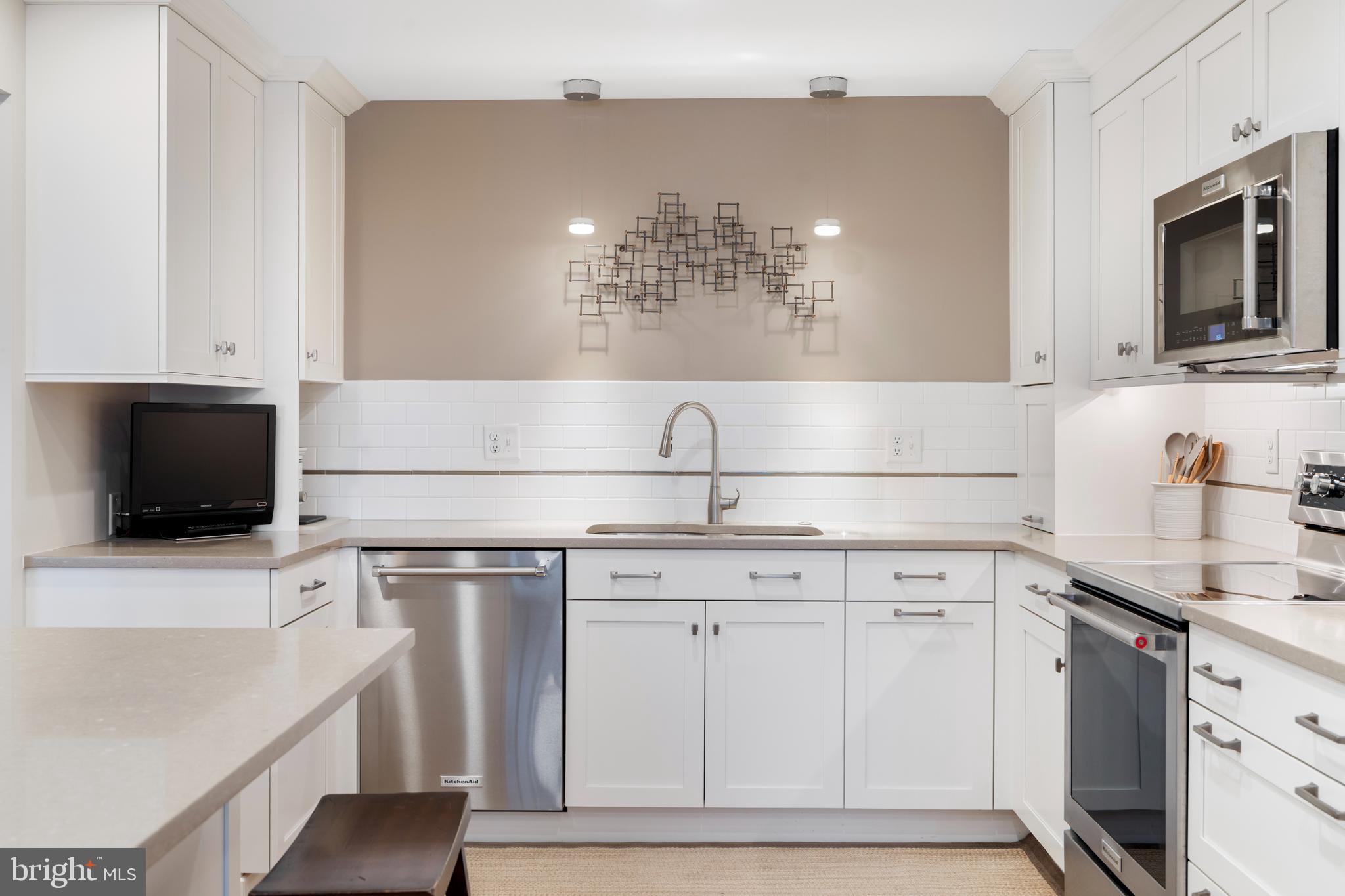 2 SOUTHERLY COURT 302