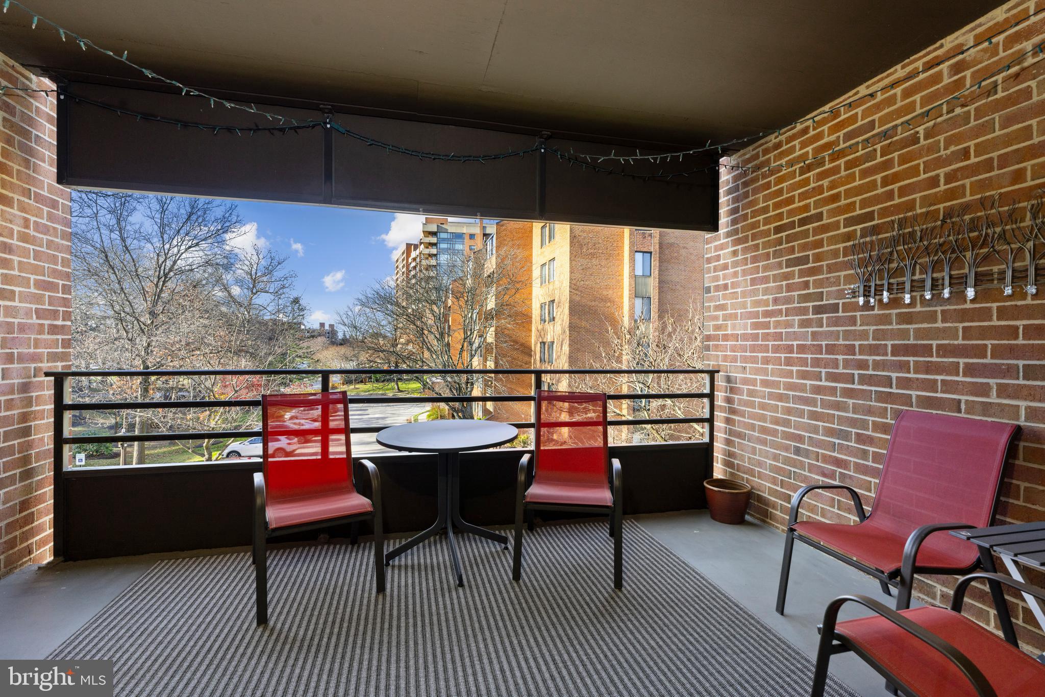 2 SOUTHERLY COURT 302