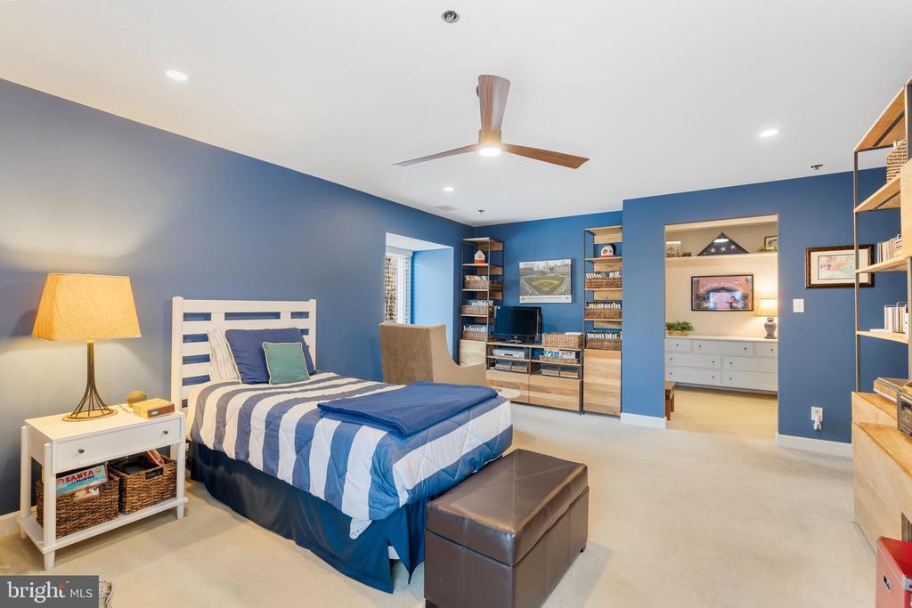 2 SOUTHERLY COURT 302