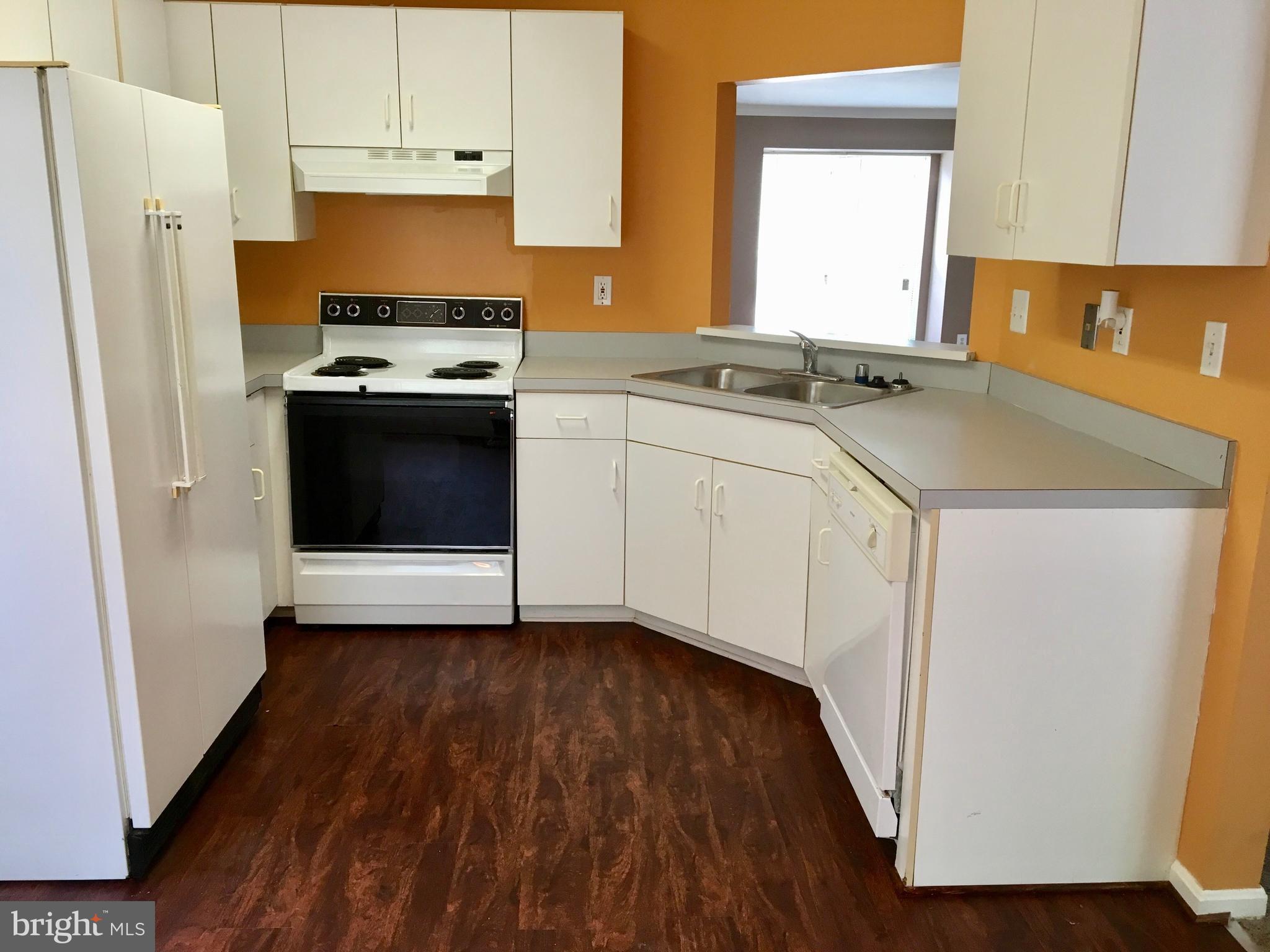 24 HIDDENCREEK COURT