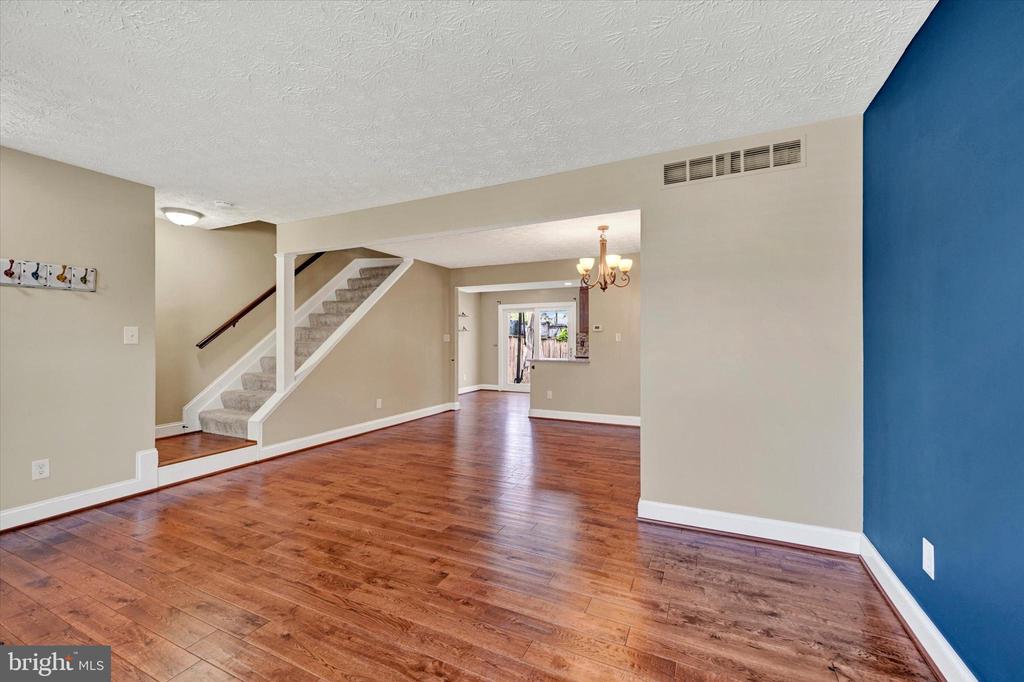 19 DERWOOD COURT