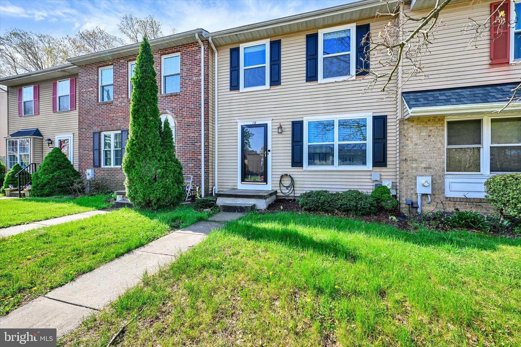 19 DERWOOD COURT