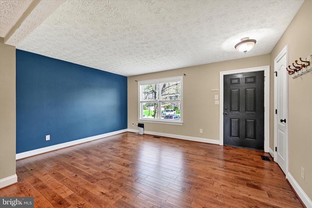 19 DERWOOD COURT