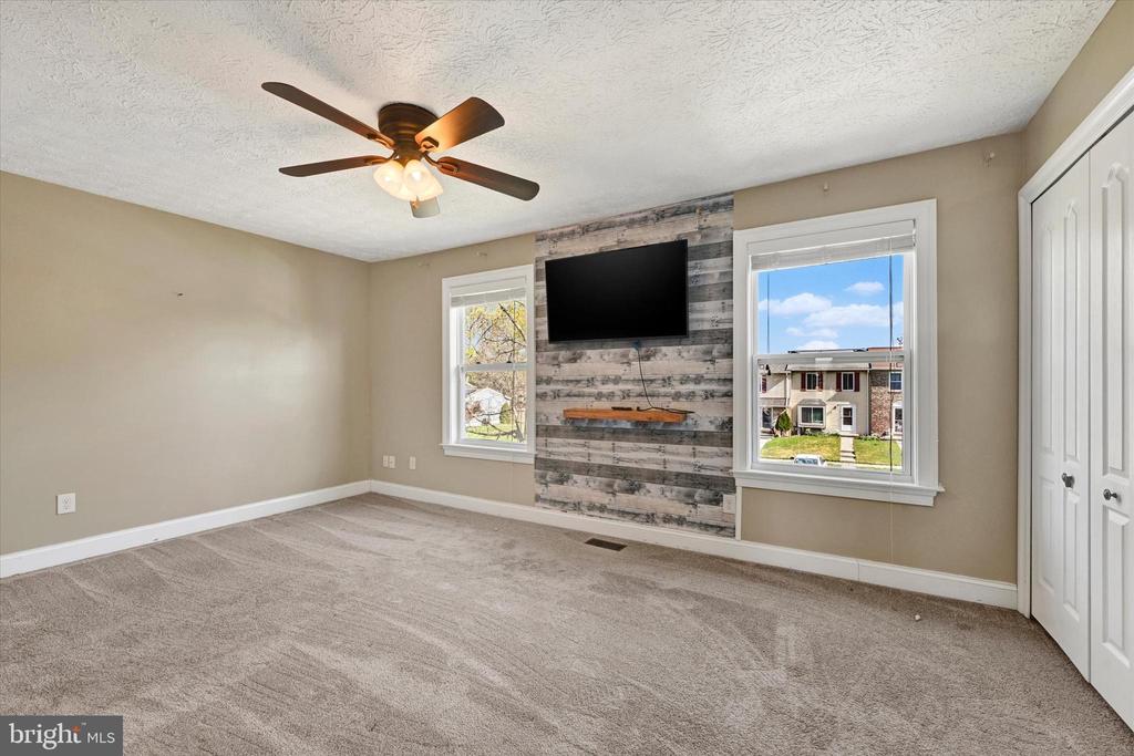 19 DERWOOD COURT