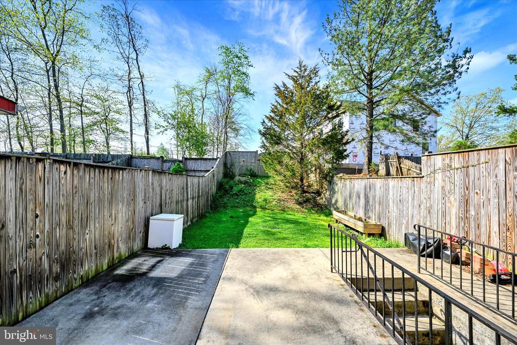 19 DERWOOD COURT