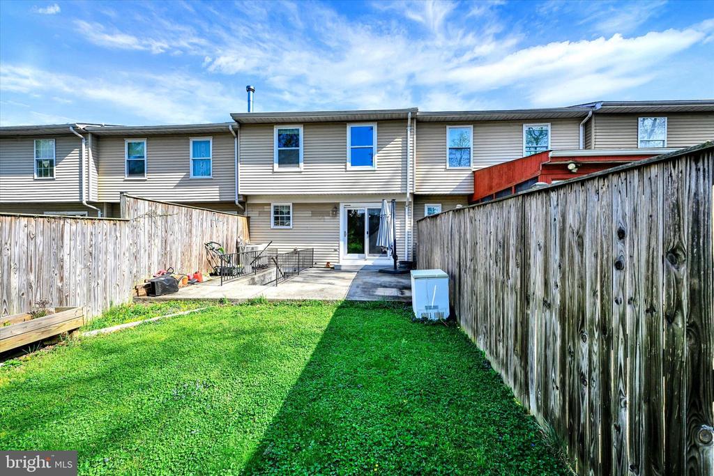 19 DERWOOD COURT