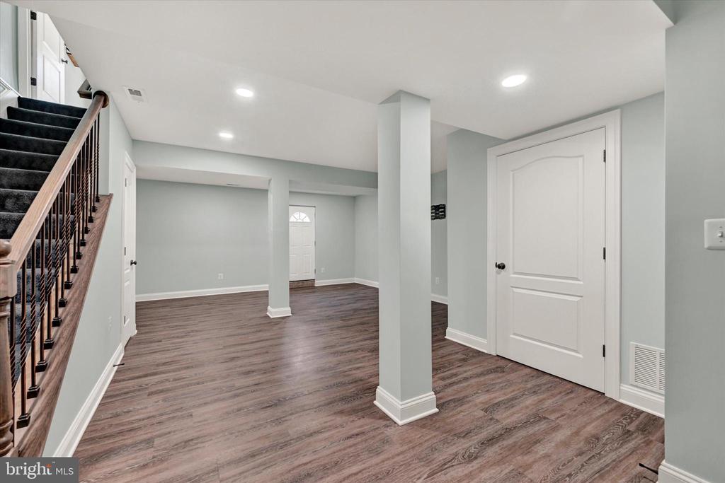 19 DERWOOD COURT