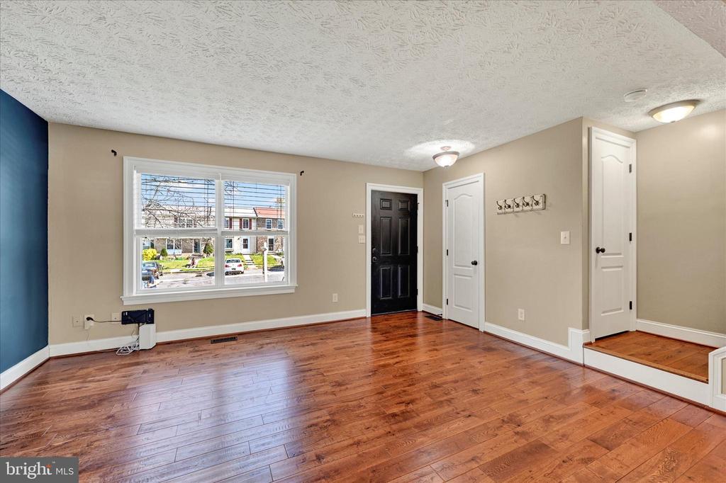 19 DERWOOD COURT