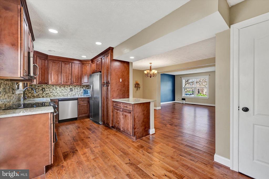 19 DERWOOD COURT