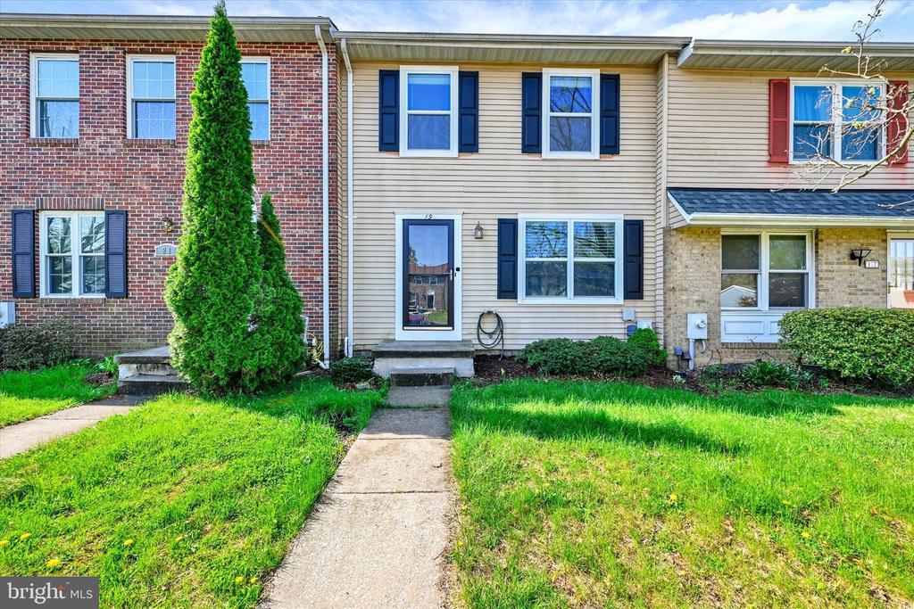 19 DERWOOD COURT
