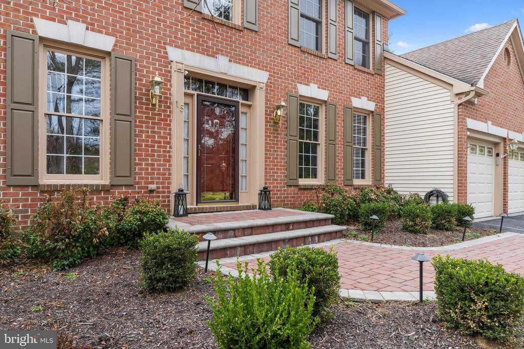 15 CASTLEWALL COURT