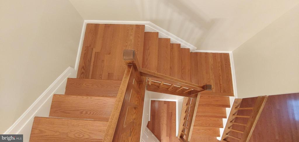 4 STEEPLEJACK COURT