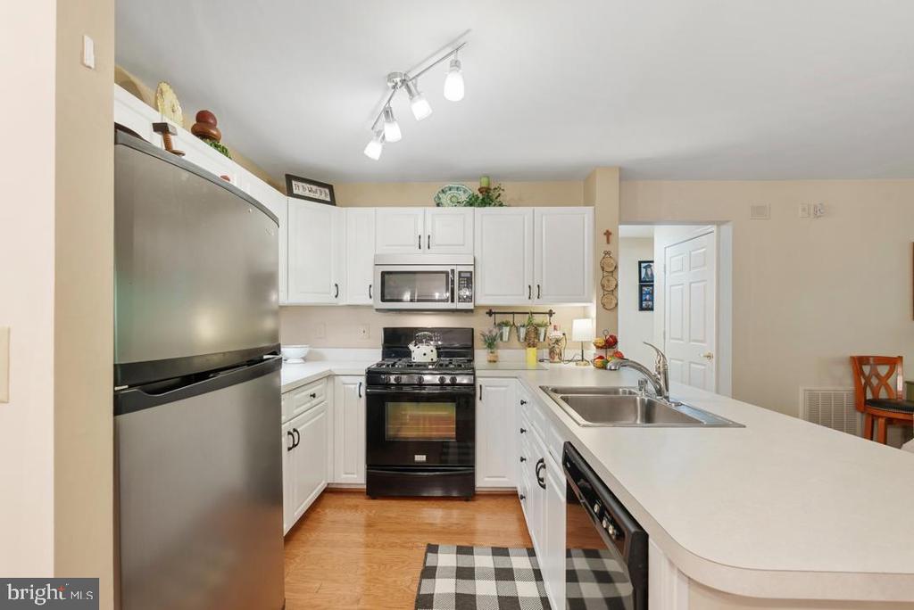400 PLUMBRIDGE COURT 102