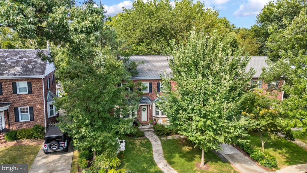 902 GREENLEIGH ROAD