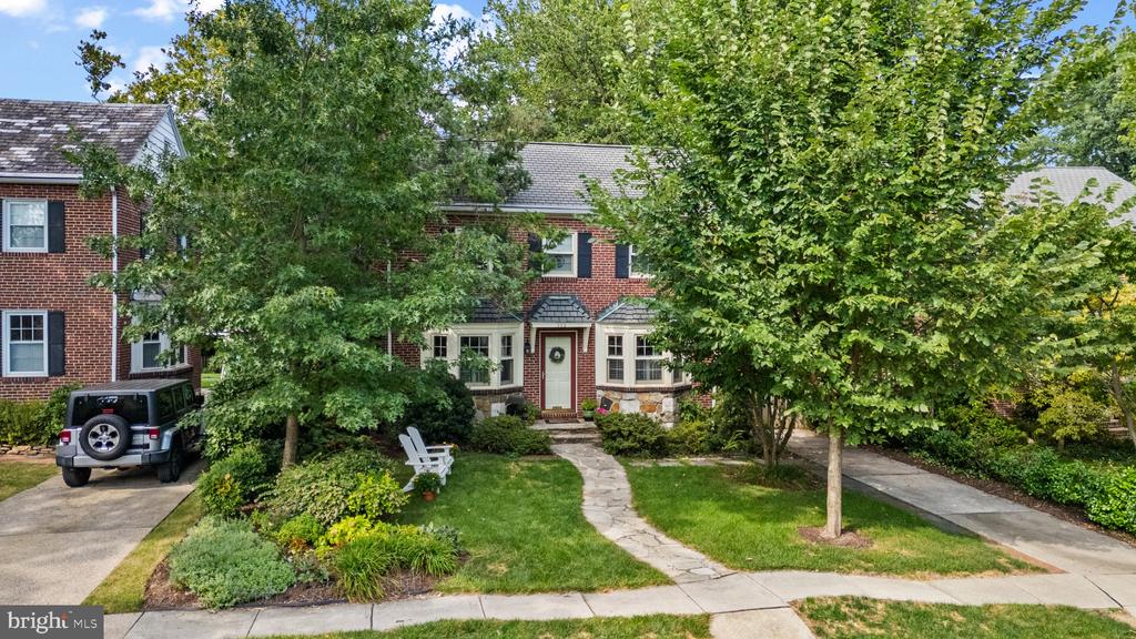 902 GREENLEIGH ROAD