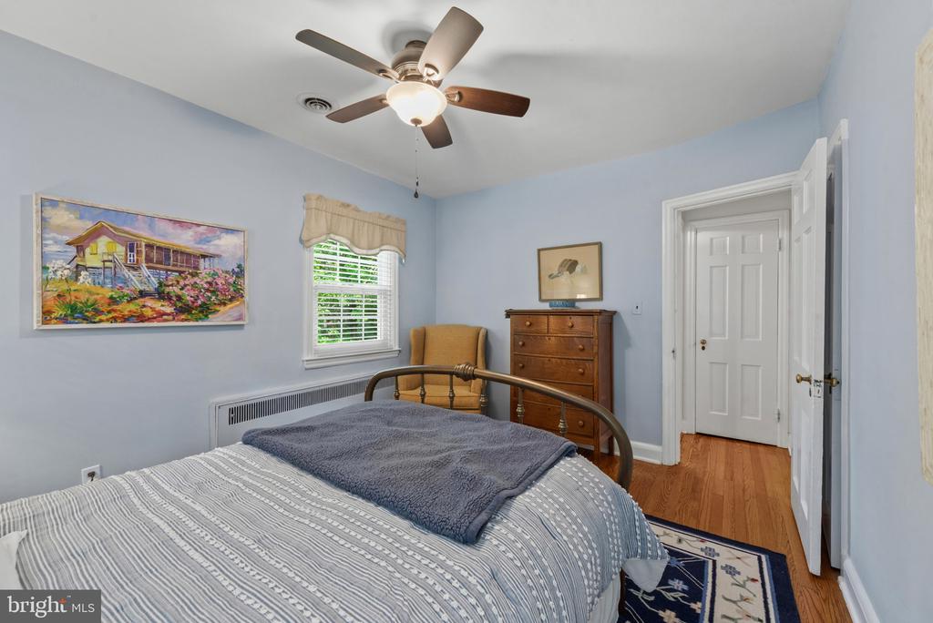 902 GREENLEIGH ROAD