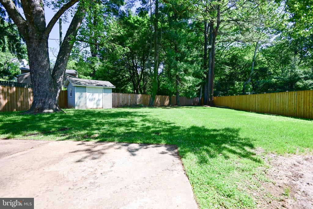 916 BEAVERBANK CIRCLE