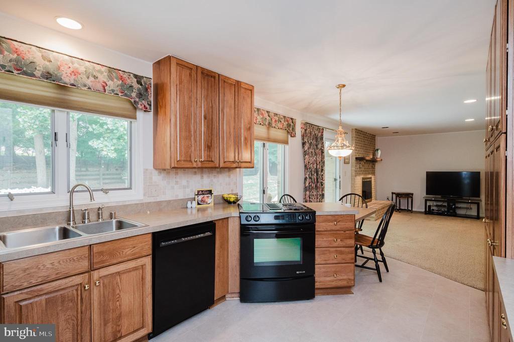 1421 AUTUMN LEAF ROAD