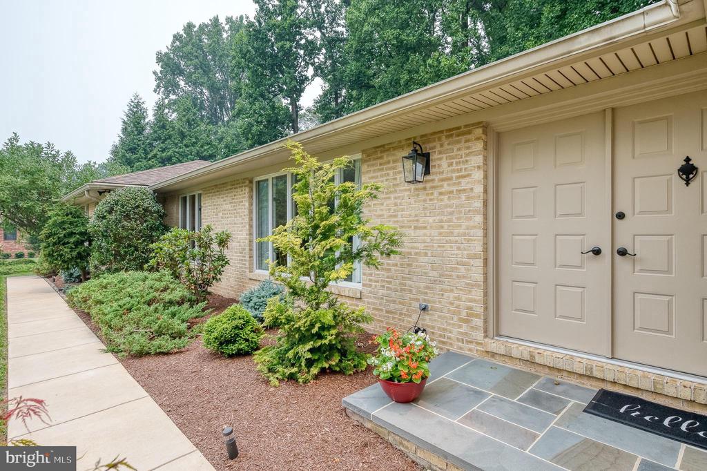 1421 AUTUMN LEAF ROAD