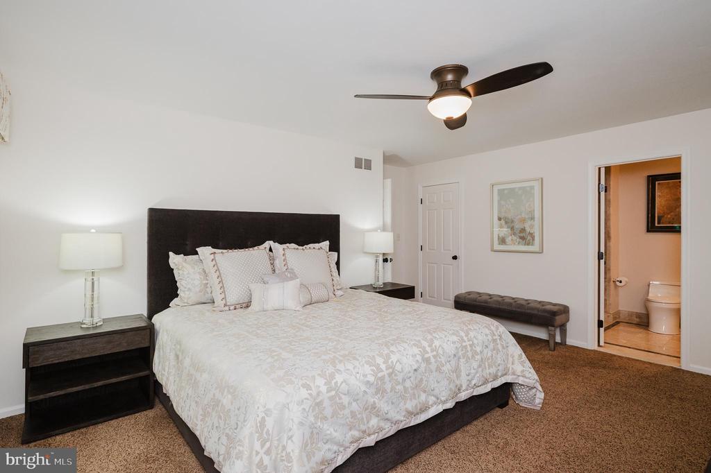 1421 AUTUMN LEAF ROAD