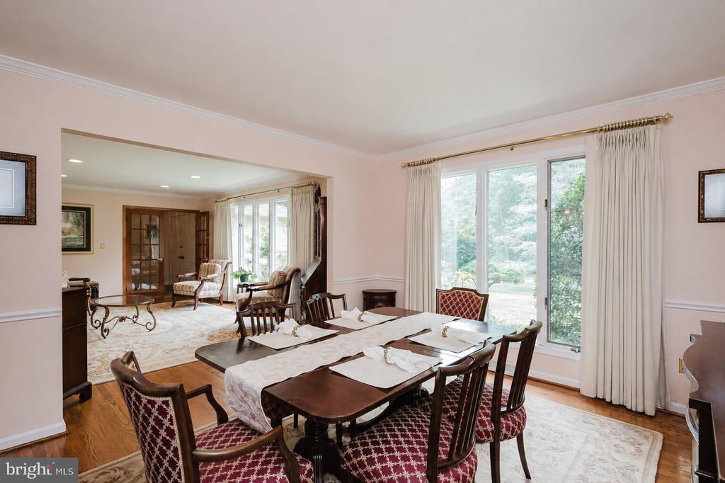1421 AUTUMN LEAF ROAD