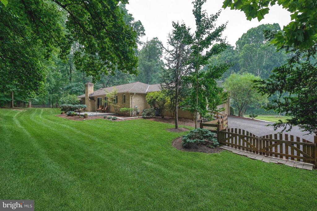 1421 AUTUMN LEAF ROAD