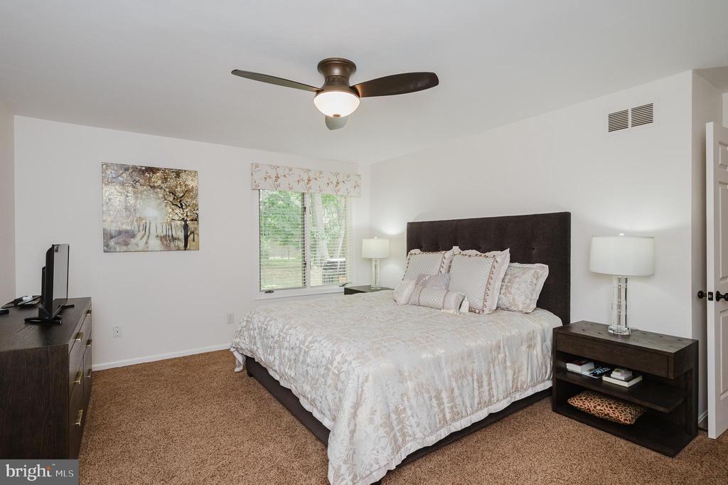 1421 AUTUMN LEAF ROAD