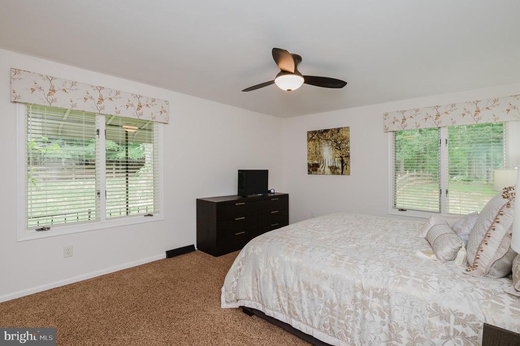 1421 AUTUMN LEAF ROAD
