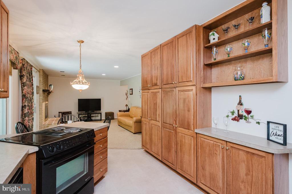 1421 AUTUMN LEAF ROAD