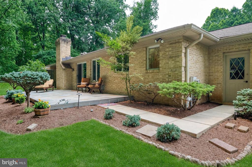 1421 AUTUMN LEAF ROAD