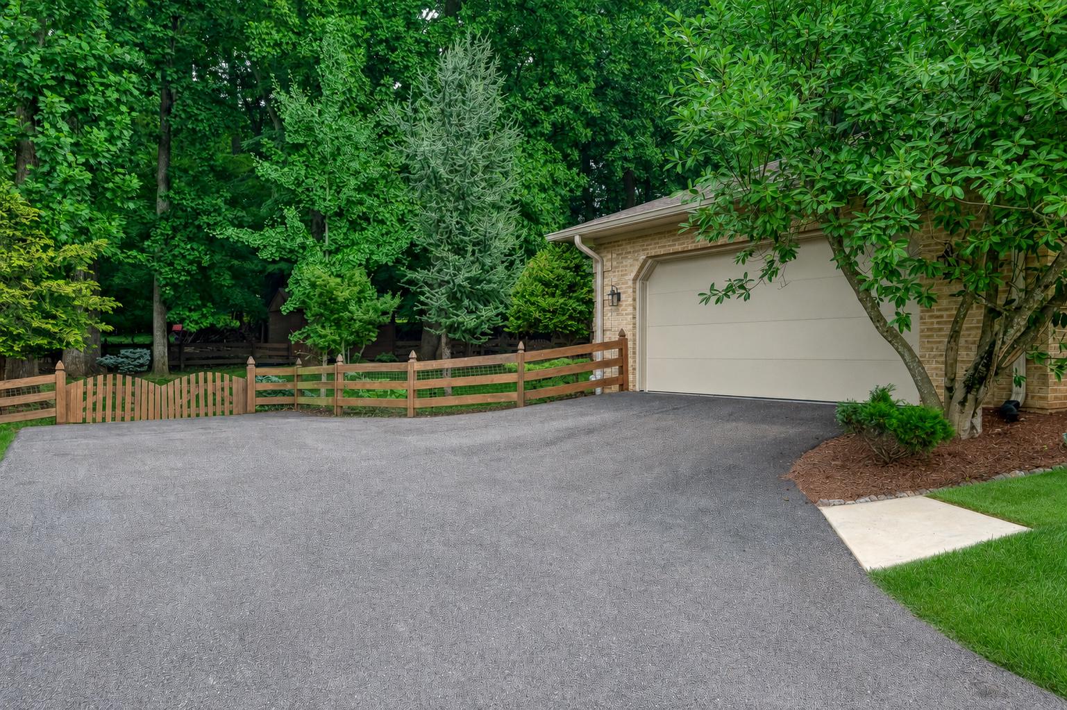 1421 AUTUMN LEAF ROAD