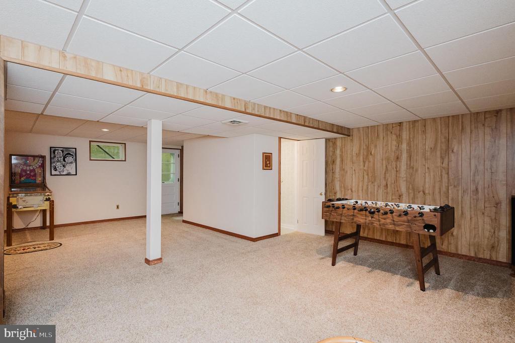 1421 AUTUMN LEAF ROAD