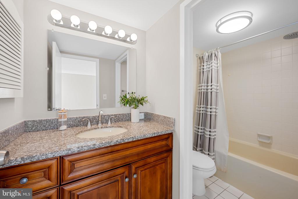 205 E JOPPA ROAD Unit: 2003