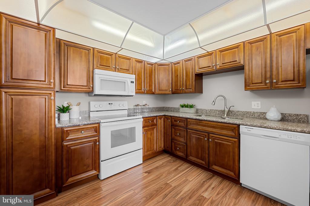 205 E JOPPA ROAD Unit: 2003
