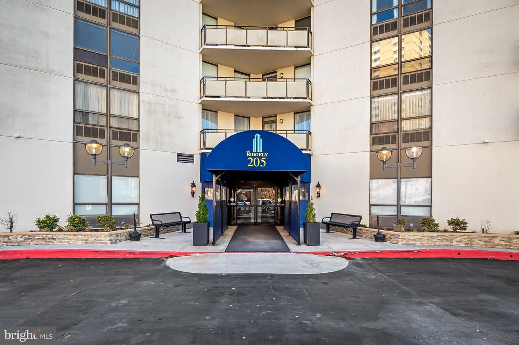 205 E JOPPA ROAD Unit: 2003