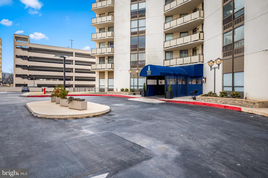 205 E JOPPA ROAD Unit: 2003