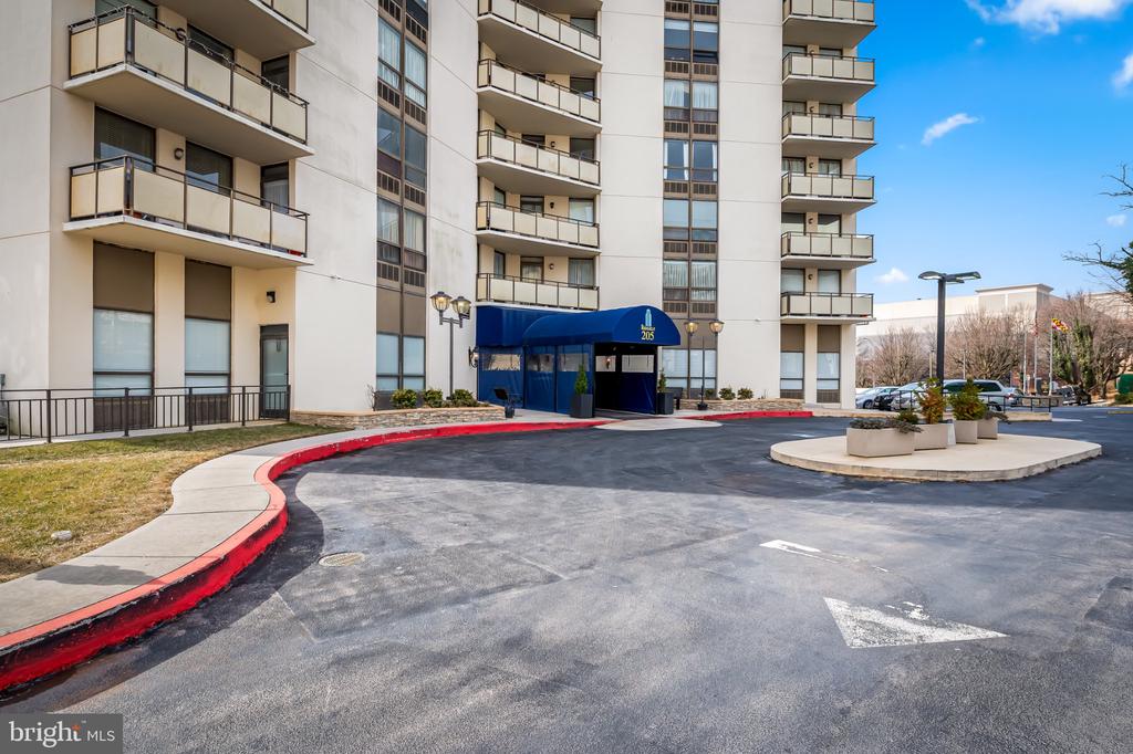 205 E JOPPA ROAD Unit: 2003