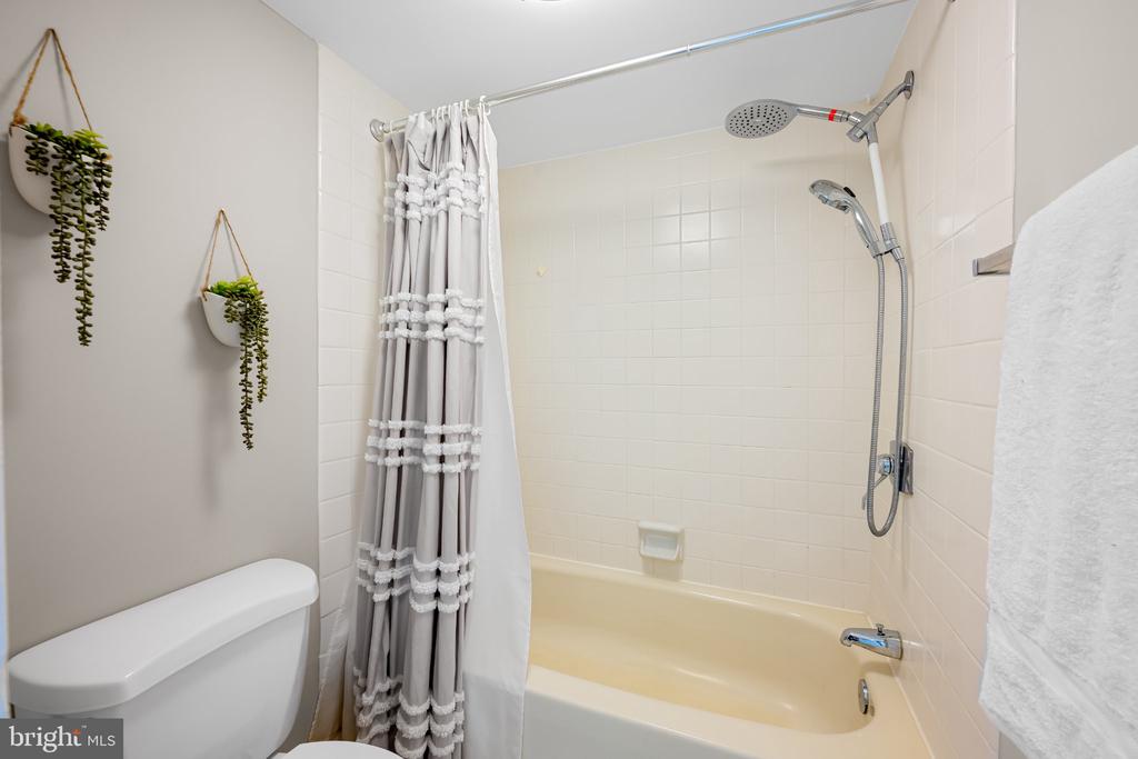 205 E JOPPA ROAD Unit: 2003
