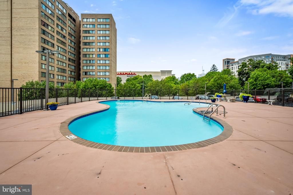 205 E JOPPA ROAD Unit: 2003