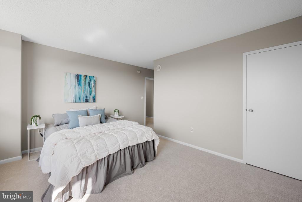205 E JOPPA ROAD Unit: 2003