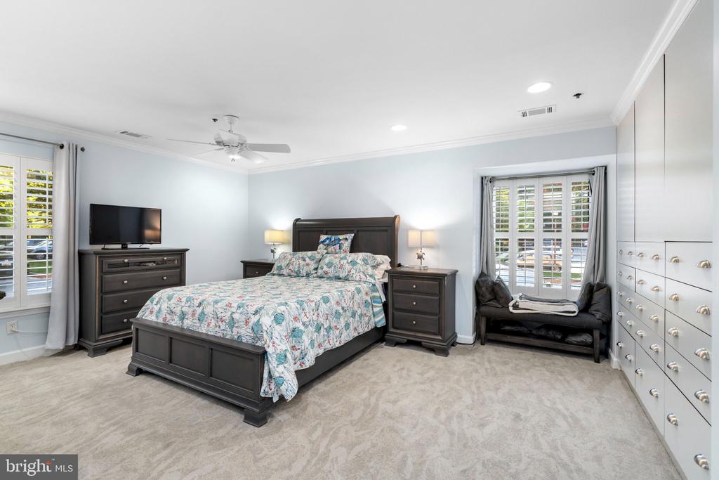 3 SOUTHERLY COURT Unit: 102