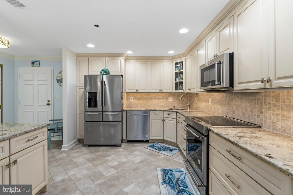 3 SOUTHERLY COURT Unit: 102