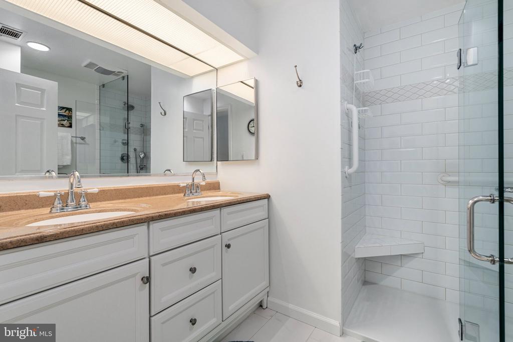 3 SOUTHERLY COURT Unit: 102