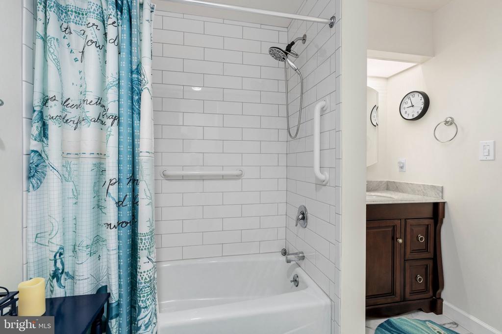 3 SOUTHERLY COURT Unit: 102