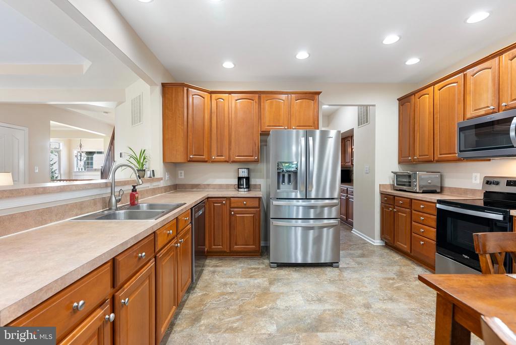 9404 RESERVOIR HILL COURT